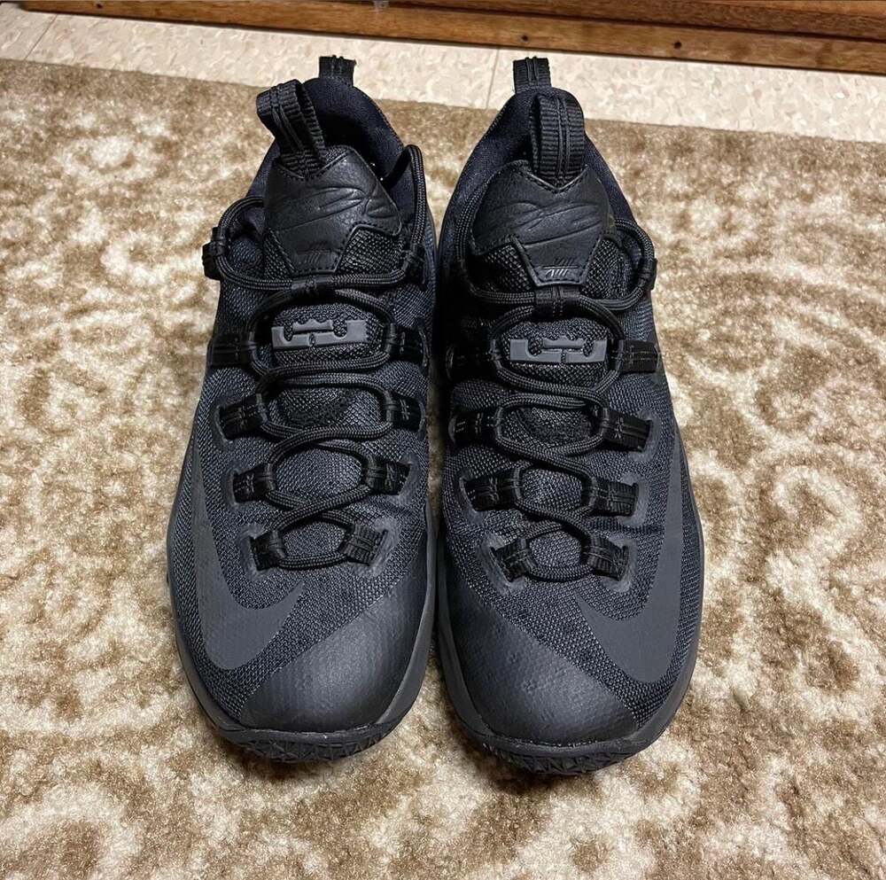 Nike LeBron Witness 4 Triple Black Basketball Shoes Size 8 Mens